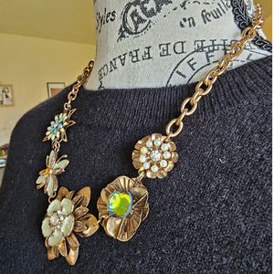 Vintage‎ Enamel and Rhinestone Metal Floral Adjustable Necklace 18"-20"